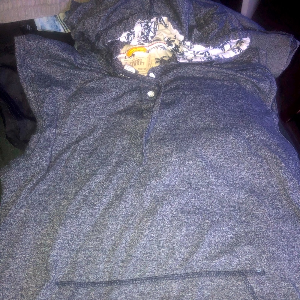 Sleeveless Mens shirt w/ hood. Size:Medium